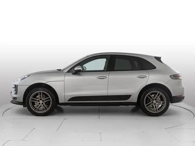 Porsche Macan view 2
