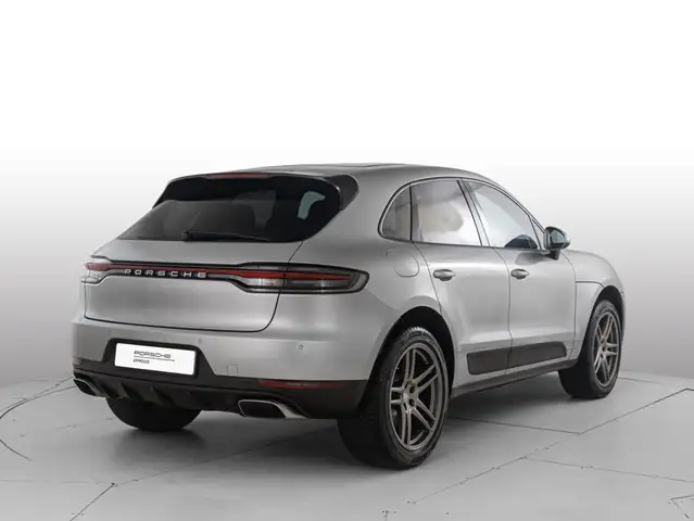 Porsche Macan view 5