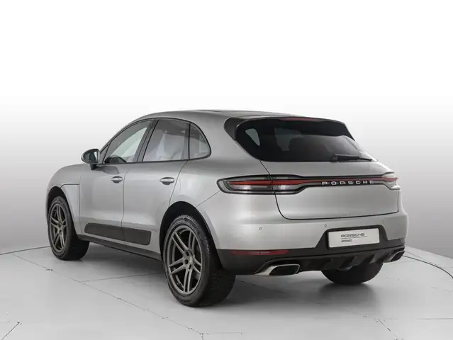 Porsche Macan view 3