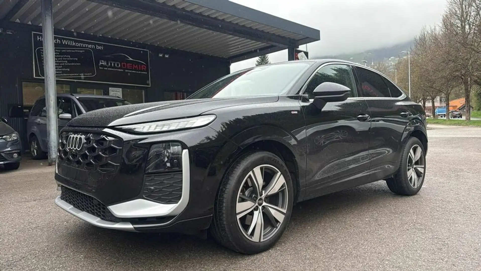 Audi Q3 TFSI quattro 150 kW Schwarz - 1