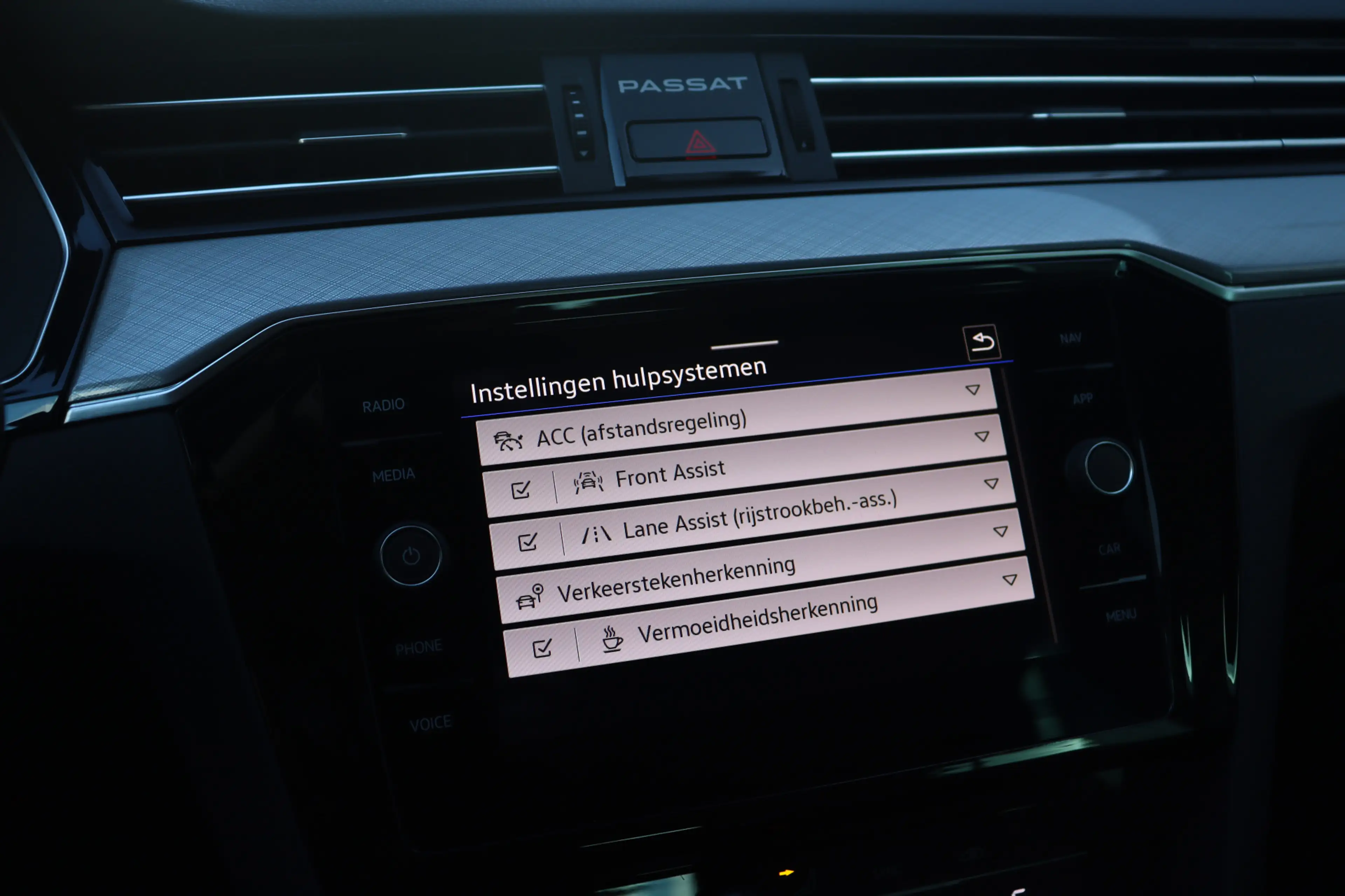Volkswagen Passat Variant 1.4 TSI PHEV GTE Business | Matrix | Camera | ACC — photo 28