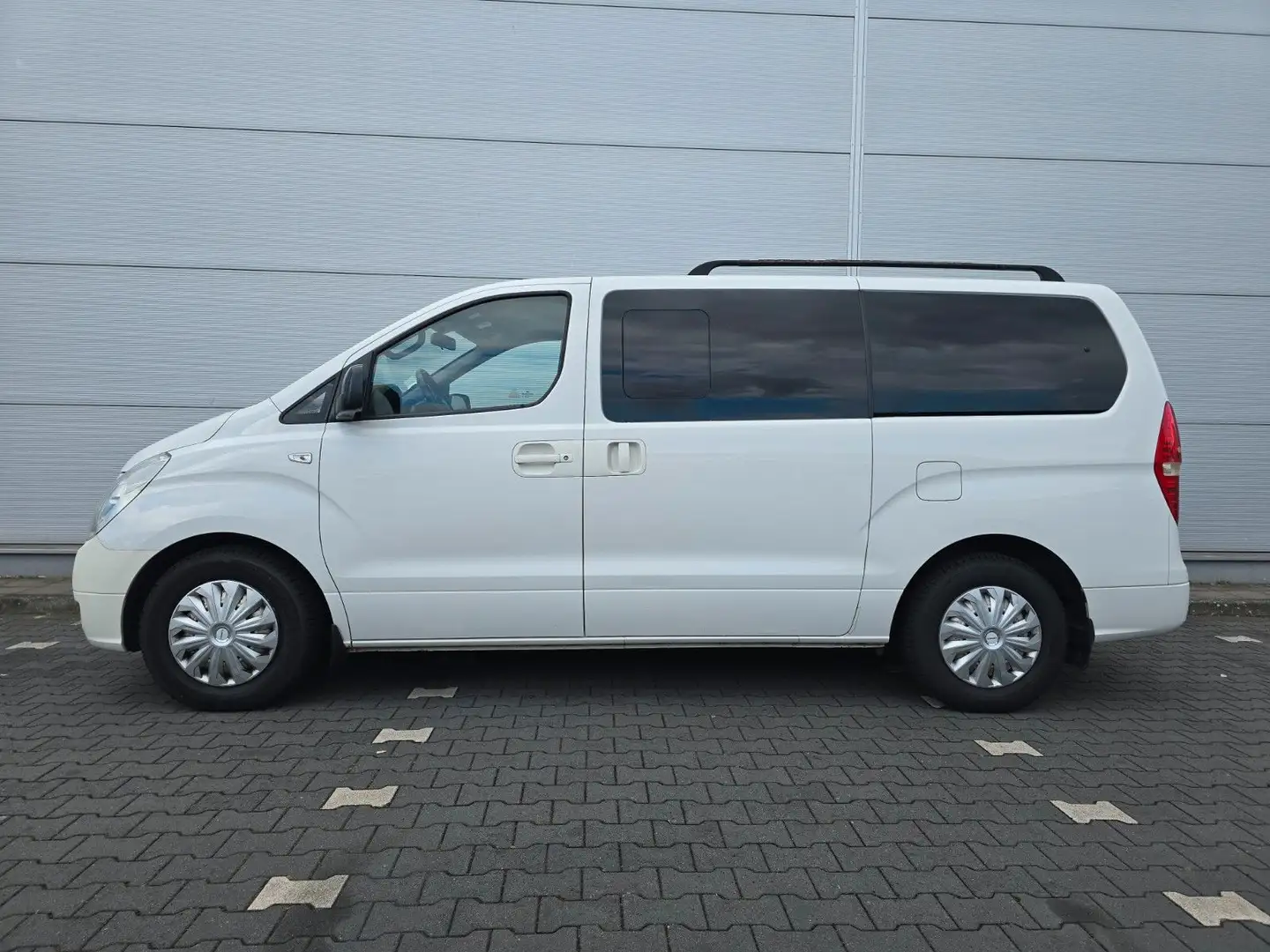 Hyundai H-1 (Zylinderkopfdichtung defekt) Fehér - 1