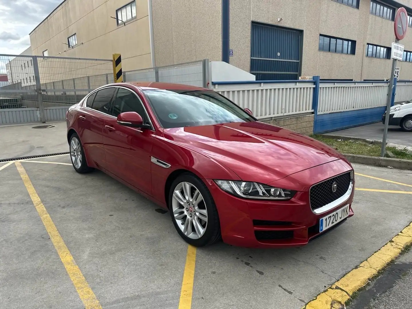 Jaguar XE 2.0 Diesel RWD 132kW Prestige Burdeos - 2