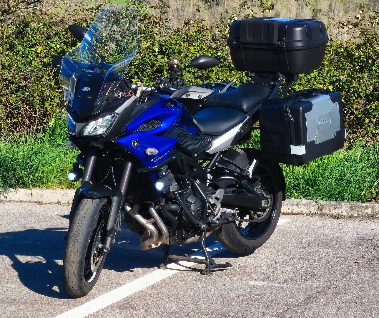 Yamaha Tracer 900 Azul - 1