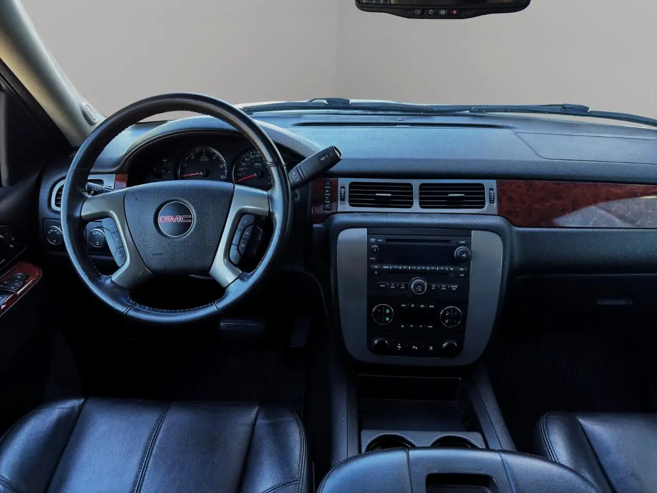 GMC Yukon снимка GMC Yukon