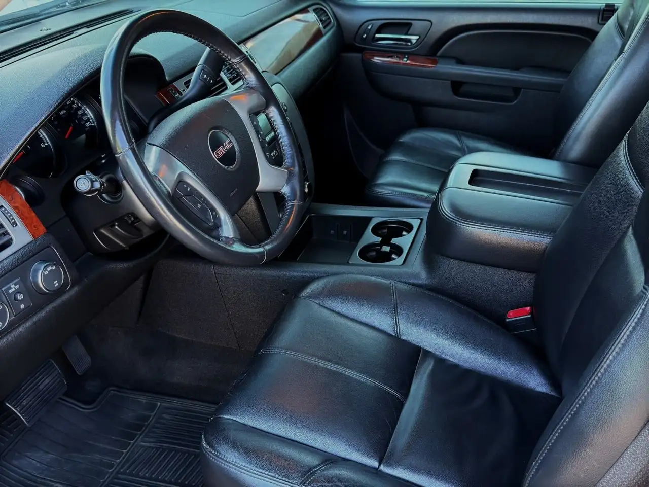 GMC Yukon снимка GMC Yukon