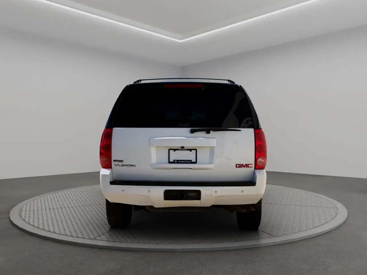 GMC Yukon снимка GMC Yukon