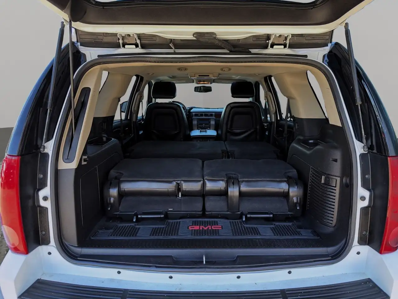 GMC Yukon снимка GMC Yukon
