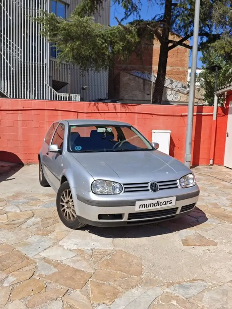 Volkswagen Golf 1.6 Highline Aut. 100 Grau - 2