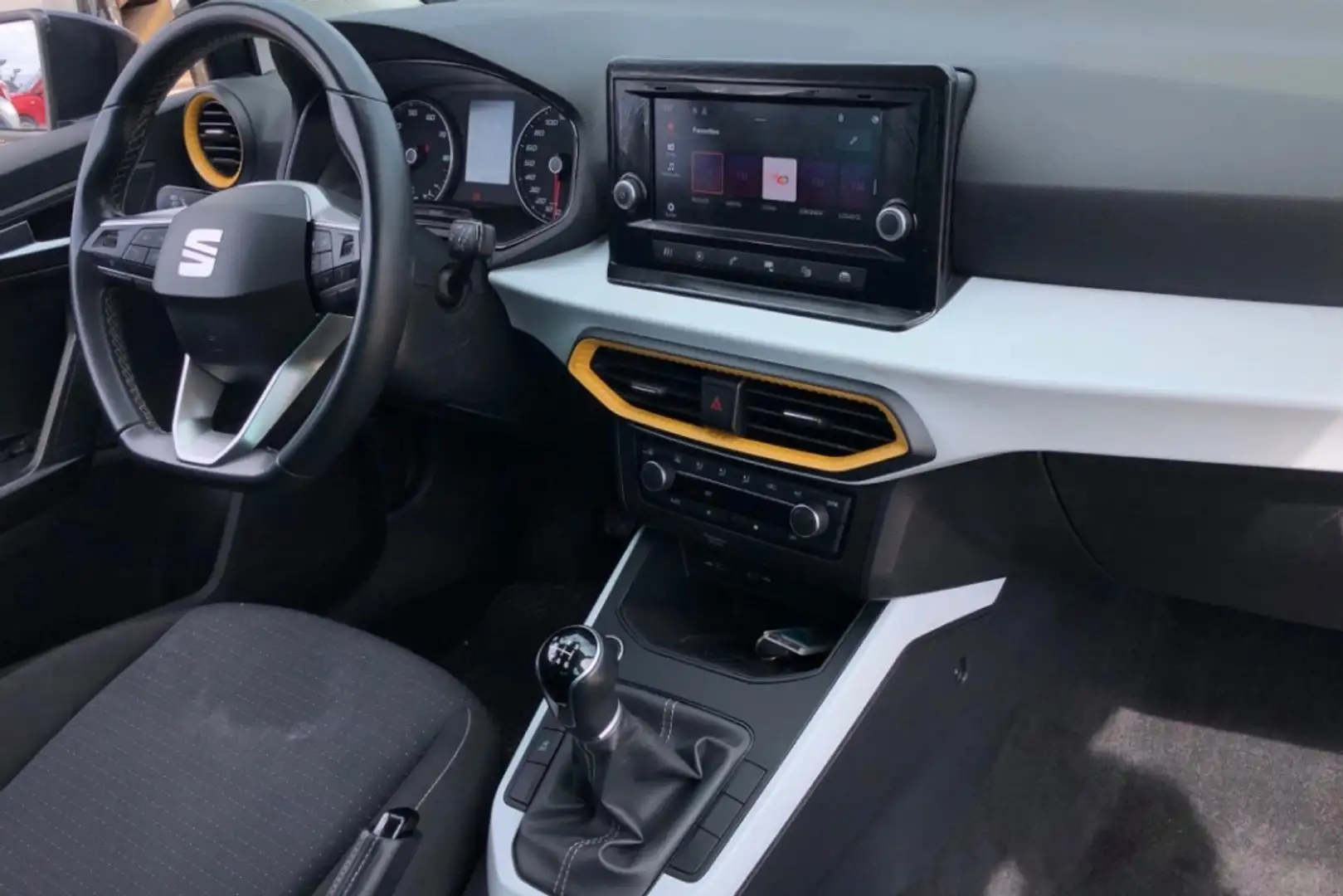 SEAT Arona 1.0 TSI 81KW STYLE XL 110 5P Gris - 2