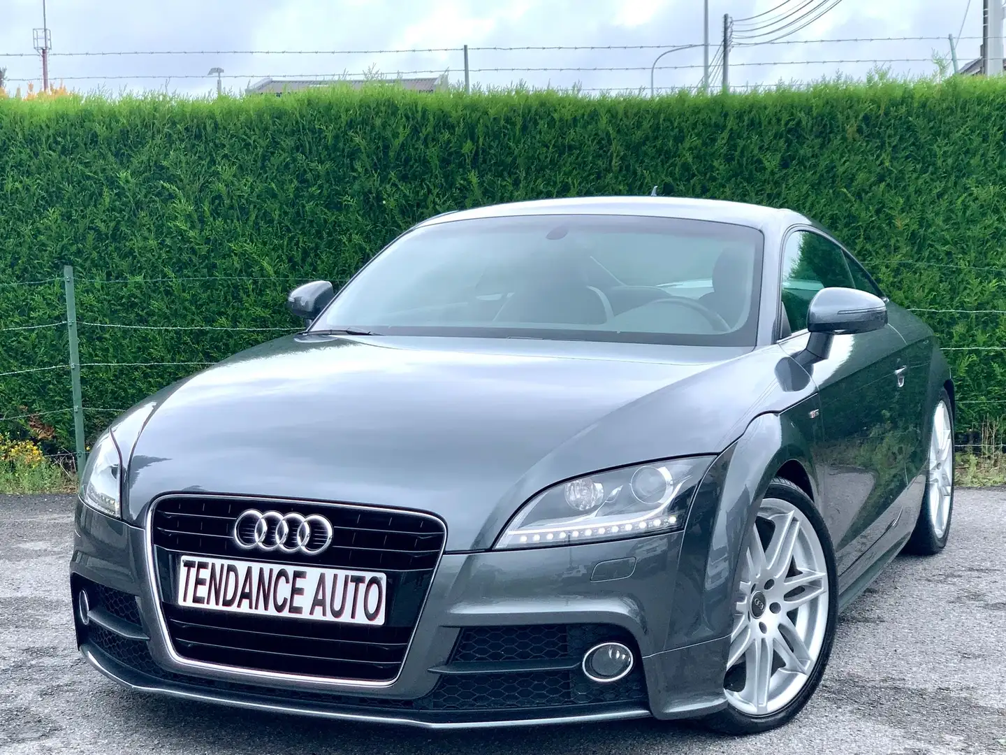 Audi TT Coupé 1.8 TFSI * Pack-Sport * S-LINE * 1 MAIN Grau - 1