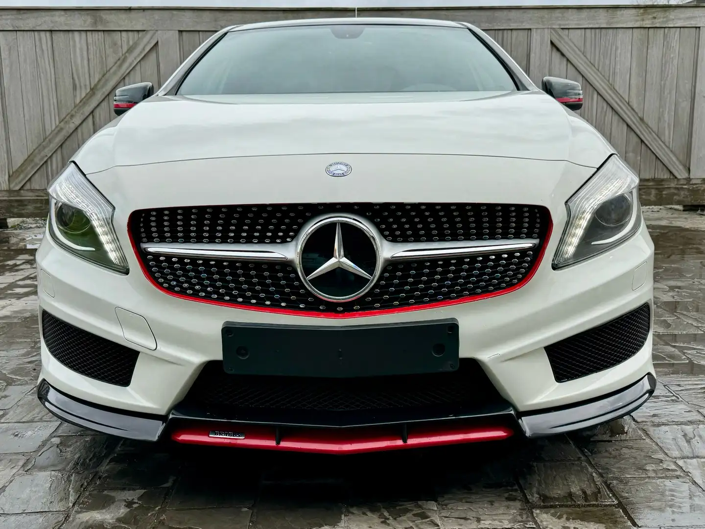 Mercedes-Benz A 250 7G-DCT Brabus exterior & sound package Wit - 2