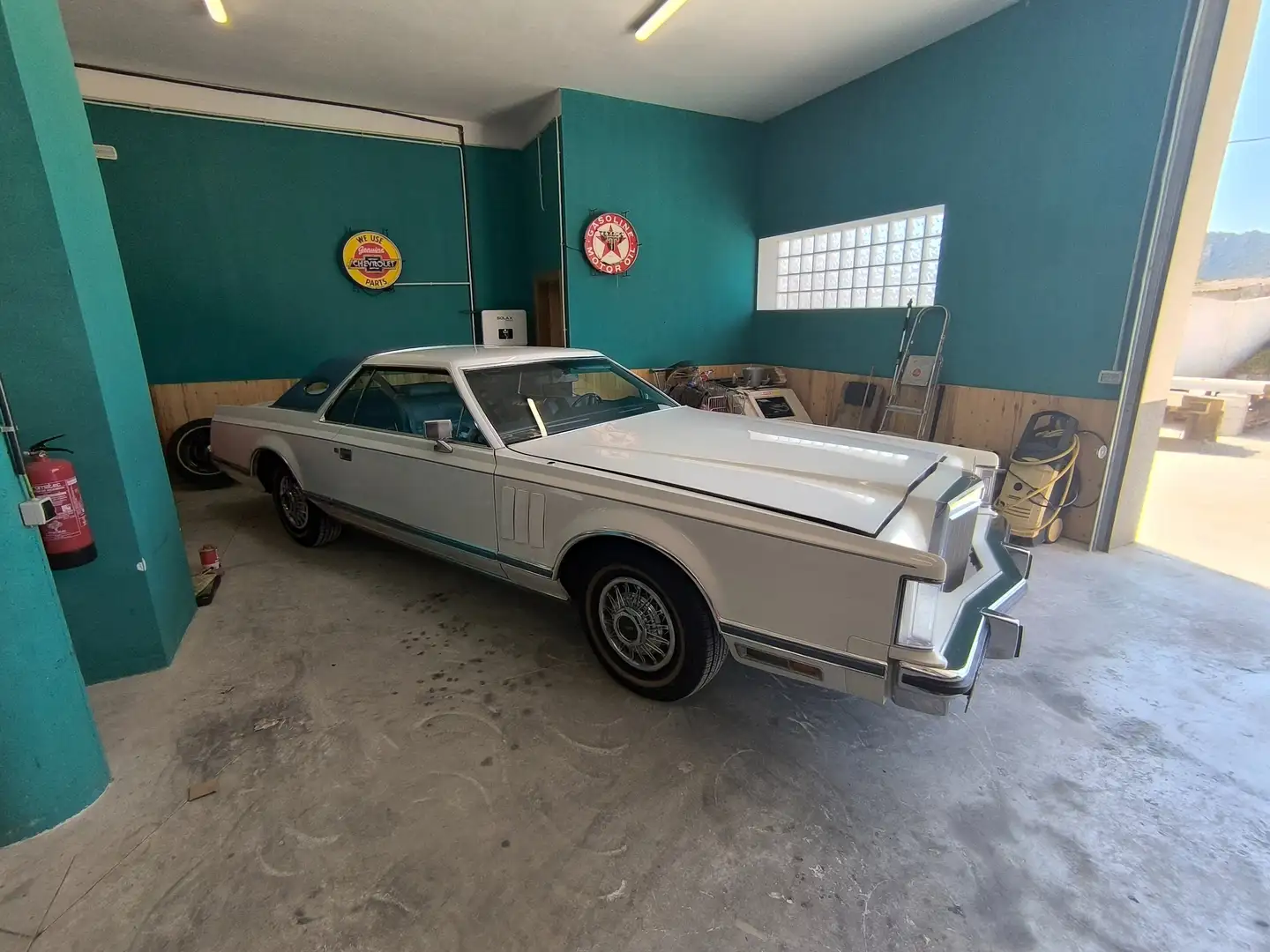 Lincoln Continental Marc V Beyaz - 1