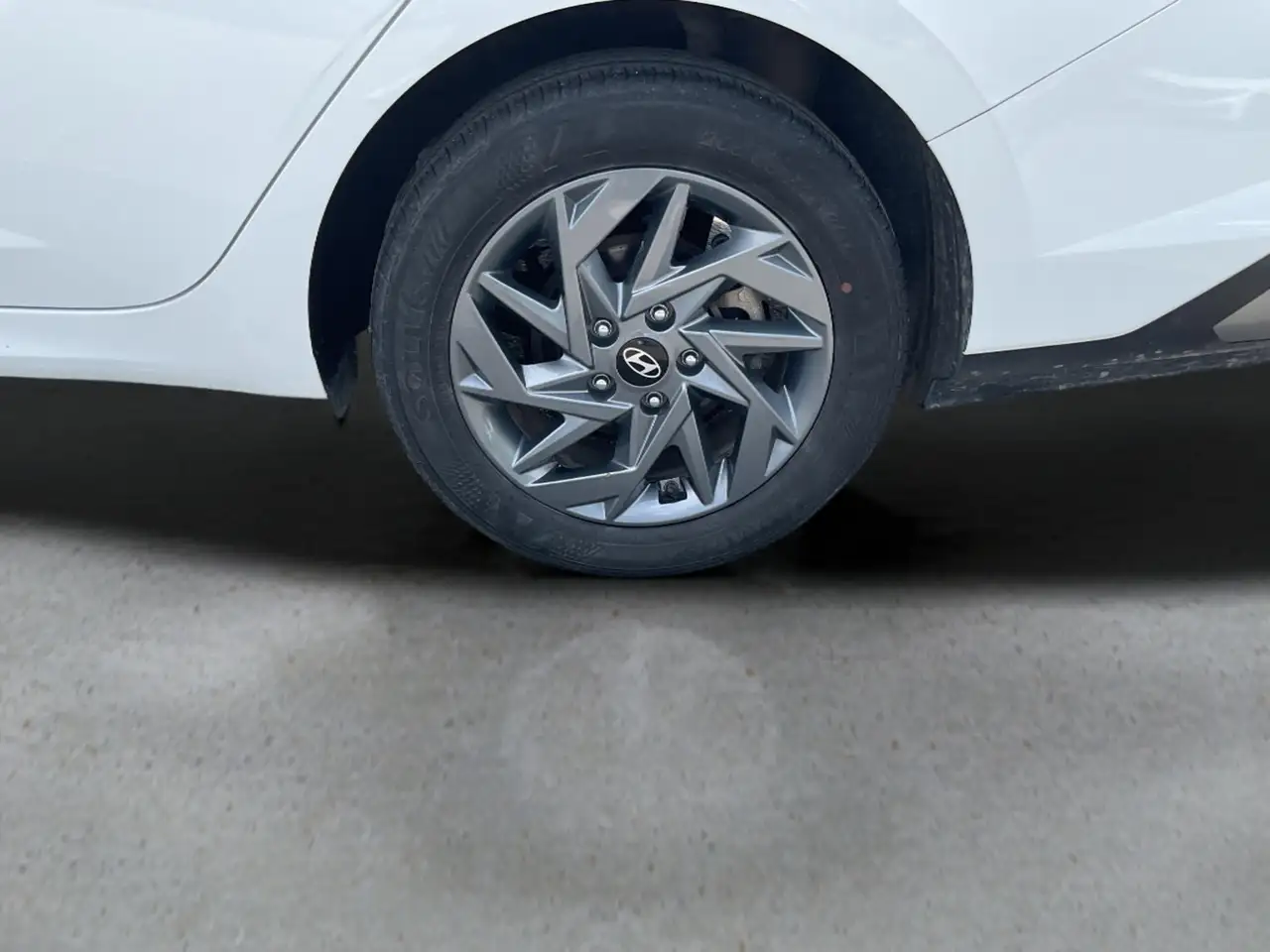Hyundai ELANTRA photo Hyundai ELANTRA