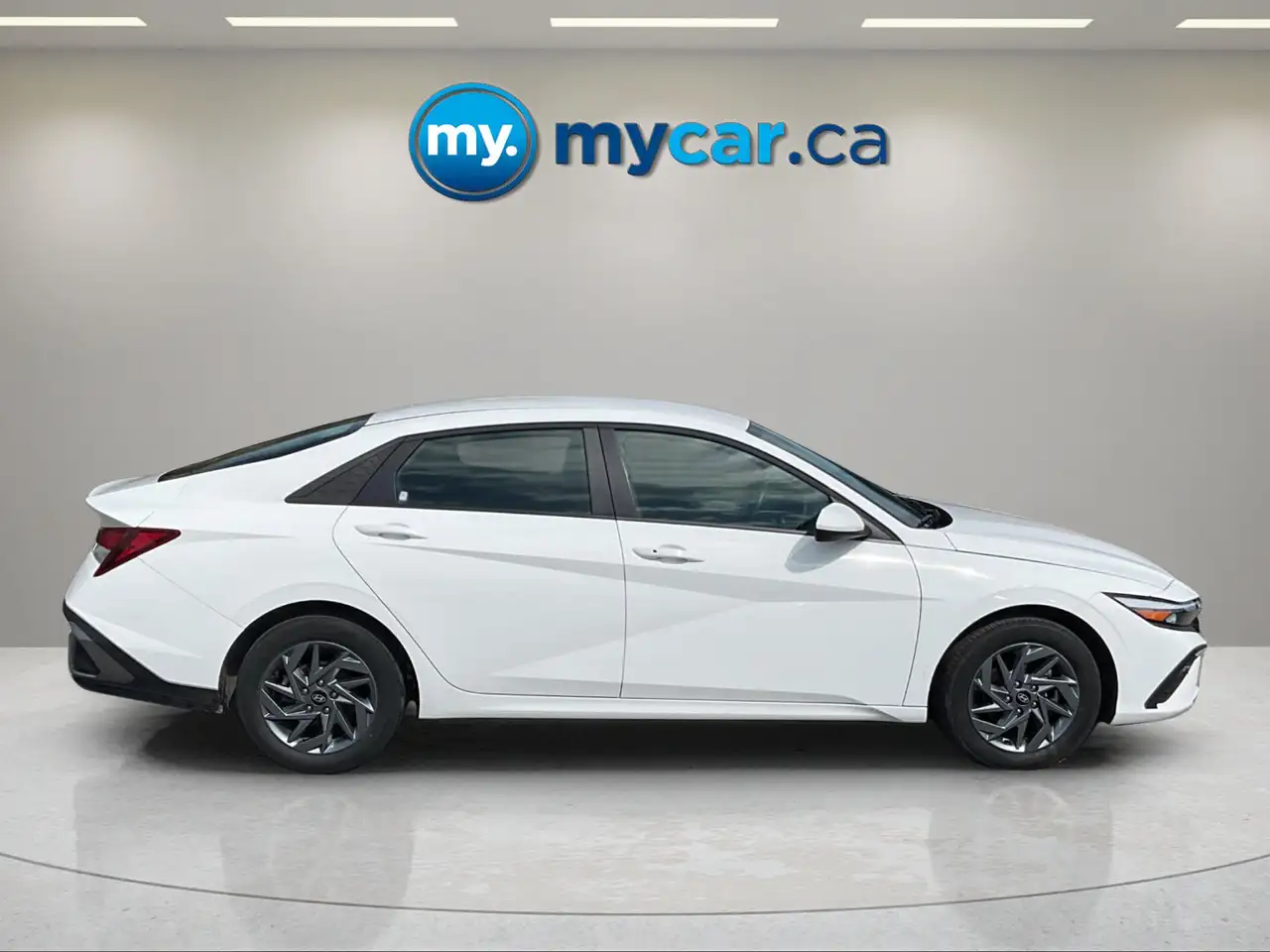 Hyundai ELANTRA photo Hyundai ELANTRA