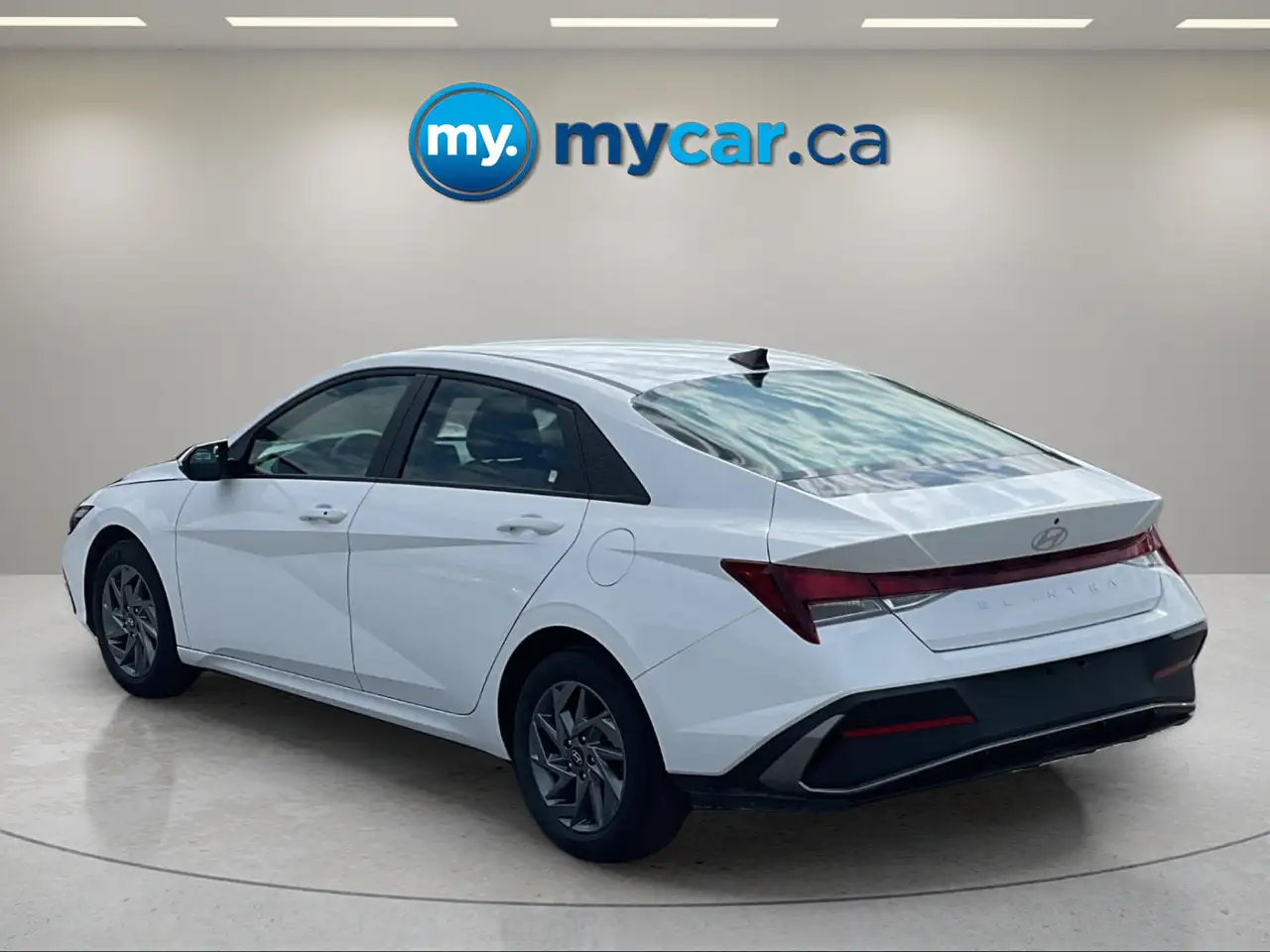 Hyundai ELANTRA photo Hyundai ELANTRA