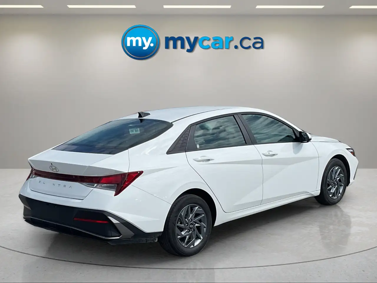 Hyundai ELANTRA photo Hyundai ELANTRA