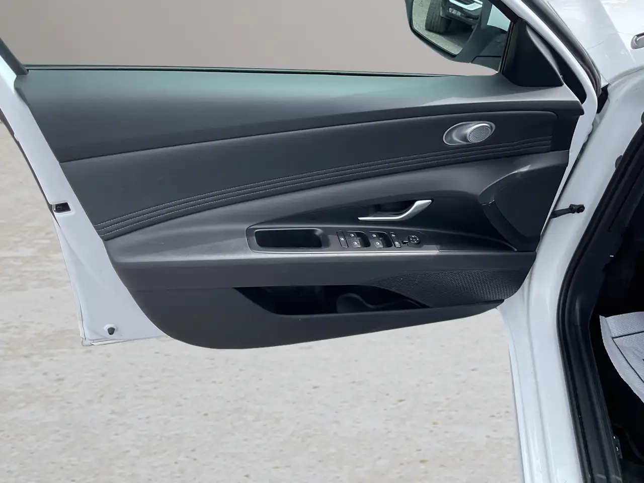 Hyundai ELANTRA photo Hyundai ELANTRA
