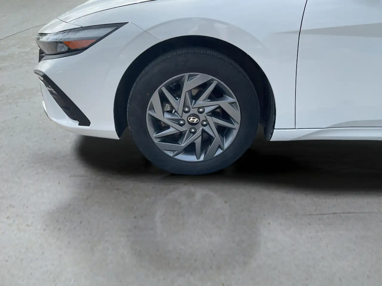 Hyundai ELANTRA photo Hyundai ELANTRA