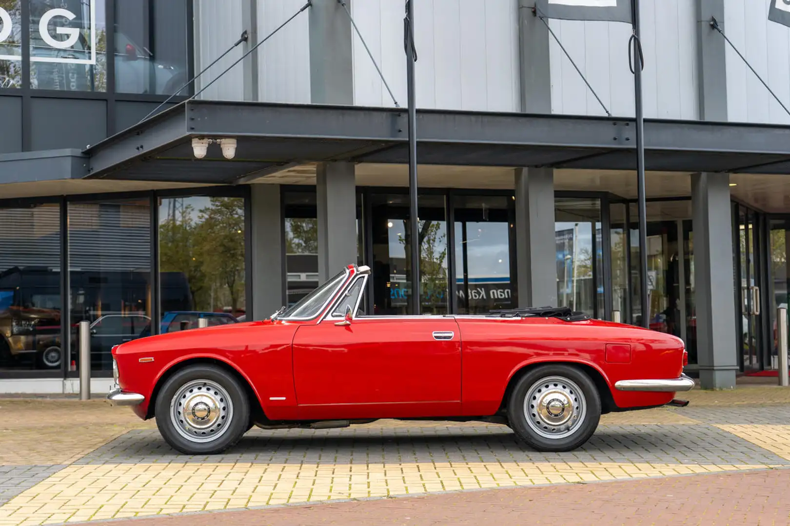 Alfa Romeo Giulia Sprint GTC Red - 2