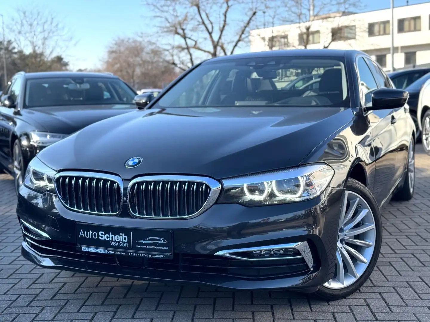 BMW 520 d Luxury*Head-Up*360°Kamera*Nappa*Har/Kardon Grau - 1