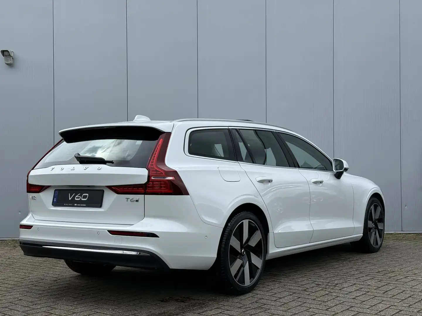 Volvo V60 T6 Plug-in hybrid AWD Plus Bright, **DIRECT LEVERB Wit - 2