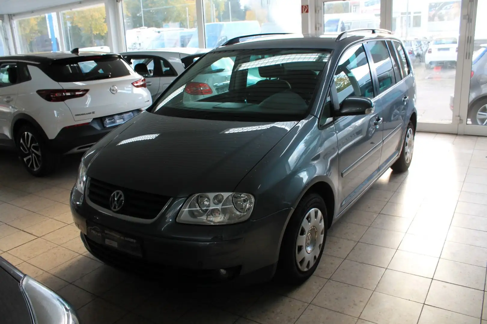 Volkswagen Touran 1.9 TDI Basis Grau - 2