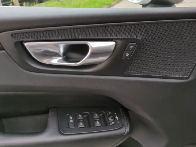 Volvo XC60 view 12