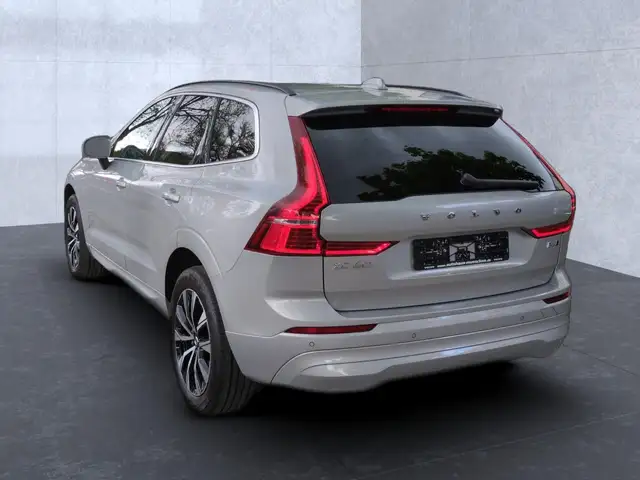 Volvo XC60 view 5