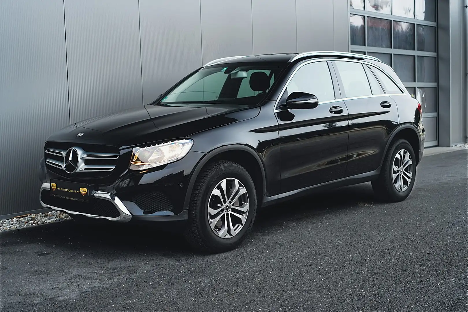 Mercedes-Benz GLC 250 4MATIC Aut., Navi, elektr. Heckklappe, Top Zustand Schwarz - 1