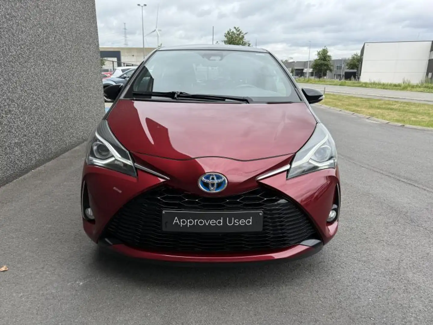Toyota Yaris 1.5 Hybrid Lounge Rouge - 2