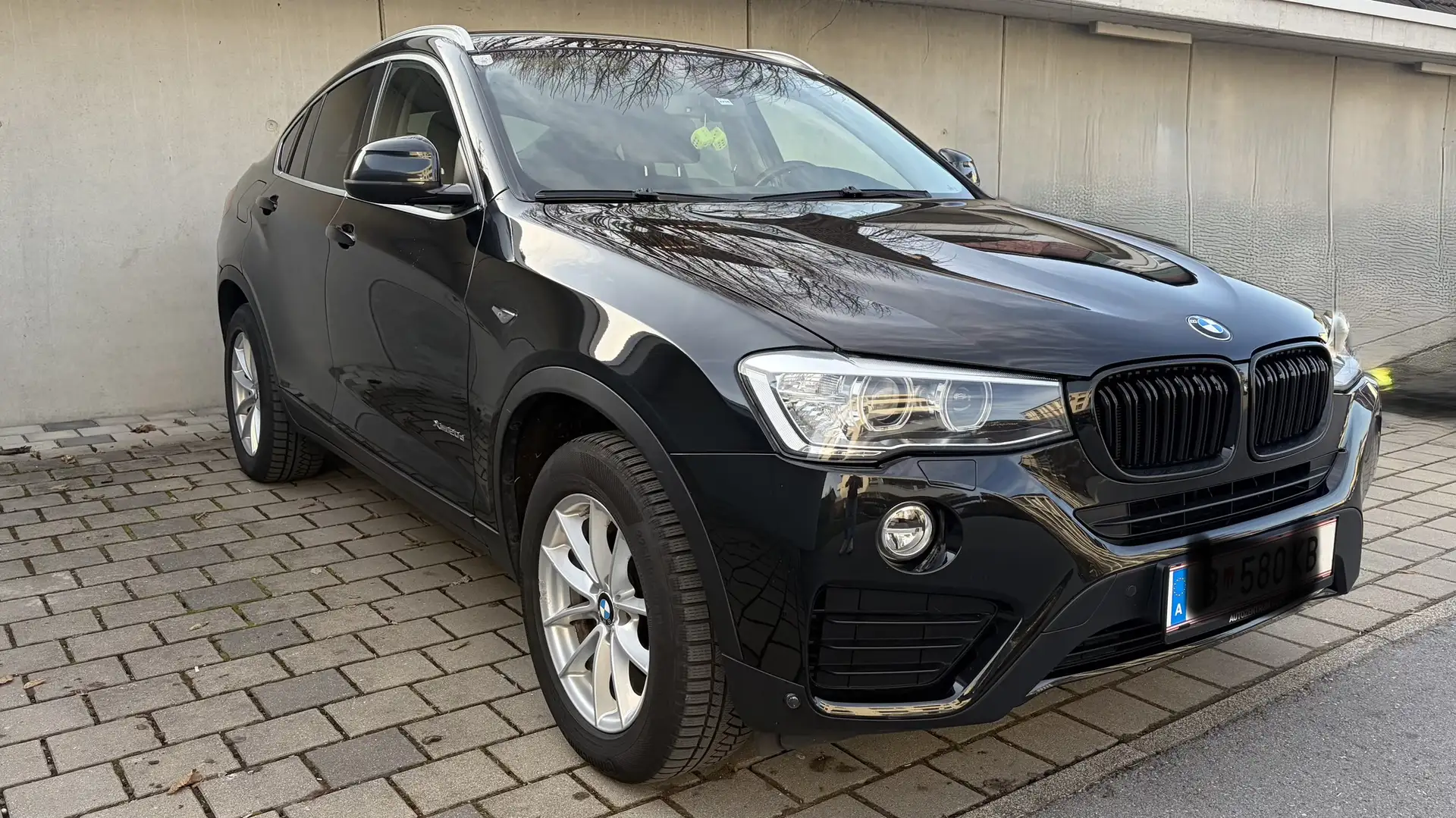 BMW X4 xDrive 20d Österreich-Paket Aut. Schwarz - 1