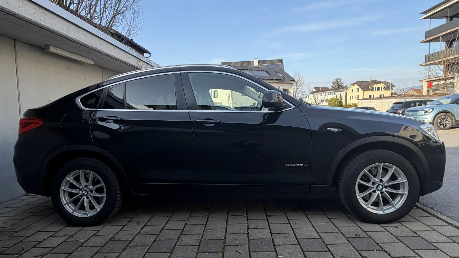 BMW X4 xDrive 20d Österreich-Paket Aut. Schwarz - 2