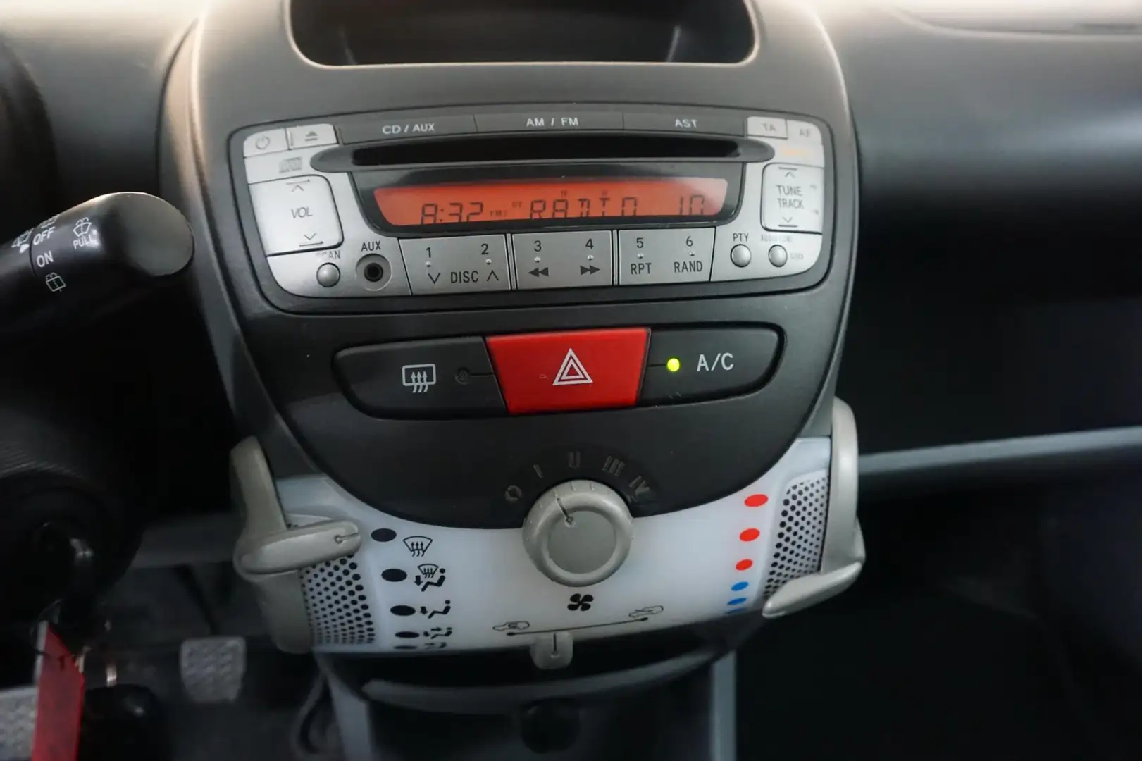 Toyota Aygo 1.0-12V Comfort / AIRCO / NAP Blauw - 2