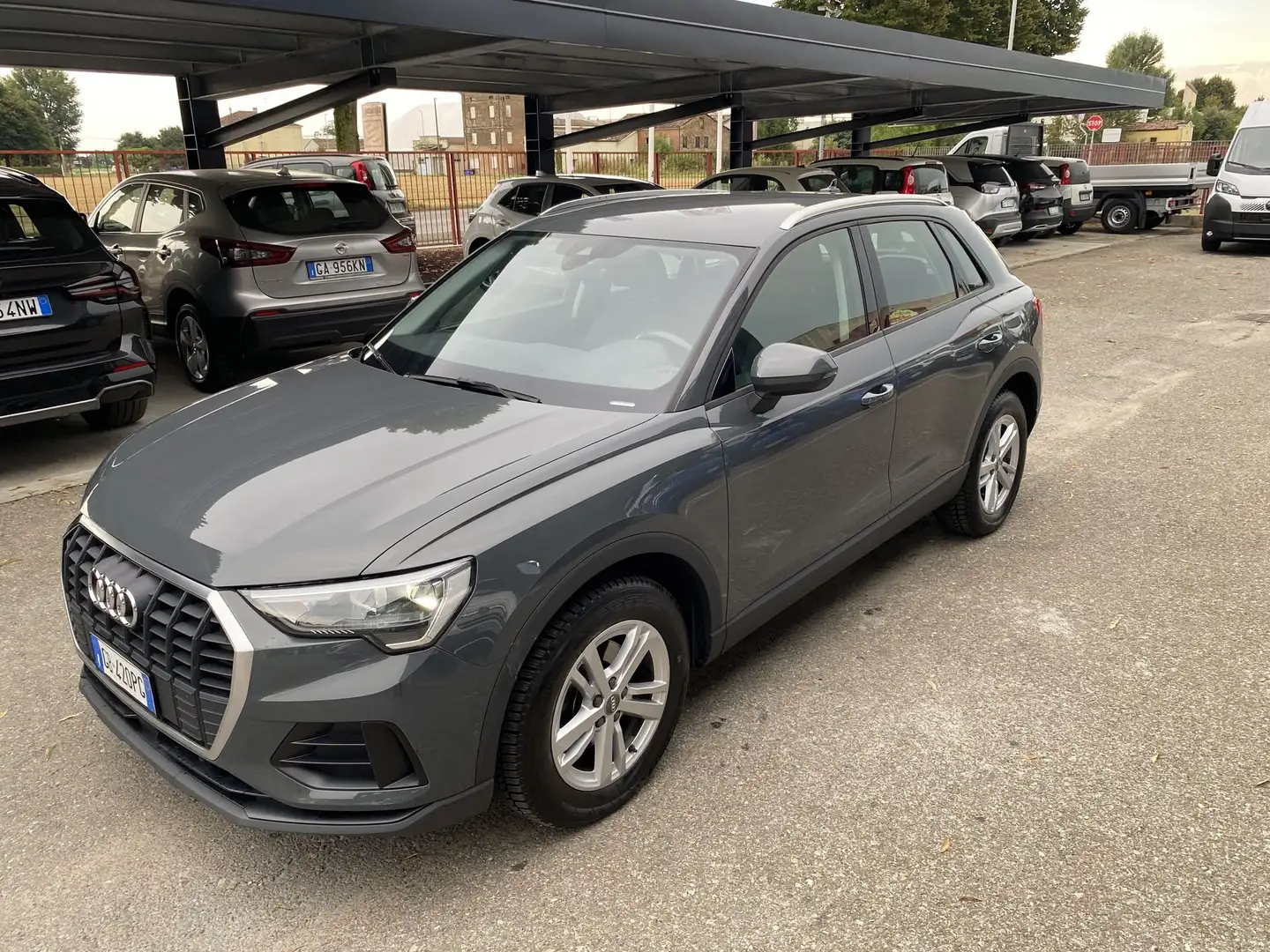 Audi Q3 Q3 SPB 35 TFSI S TRONIC Business Plus Grijs - 2