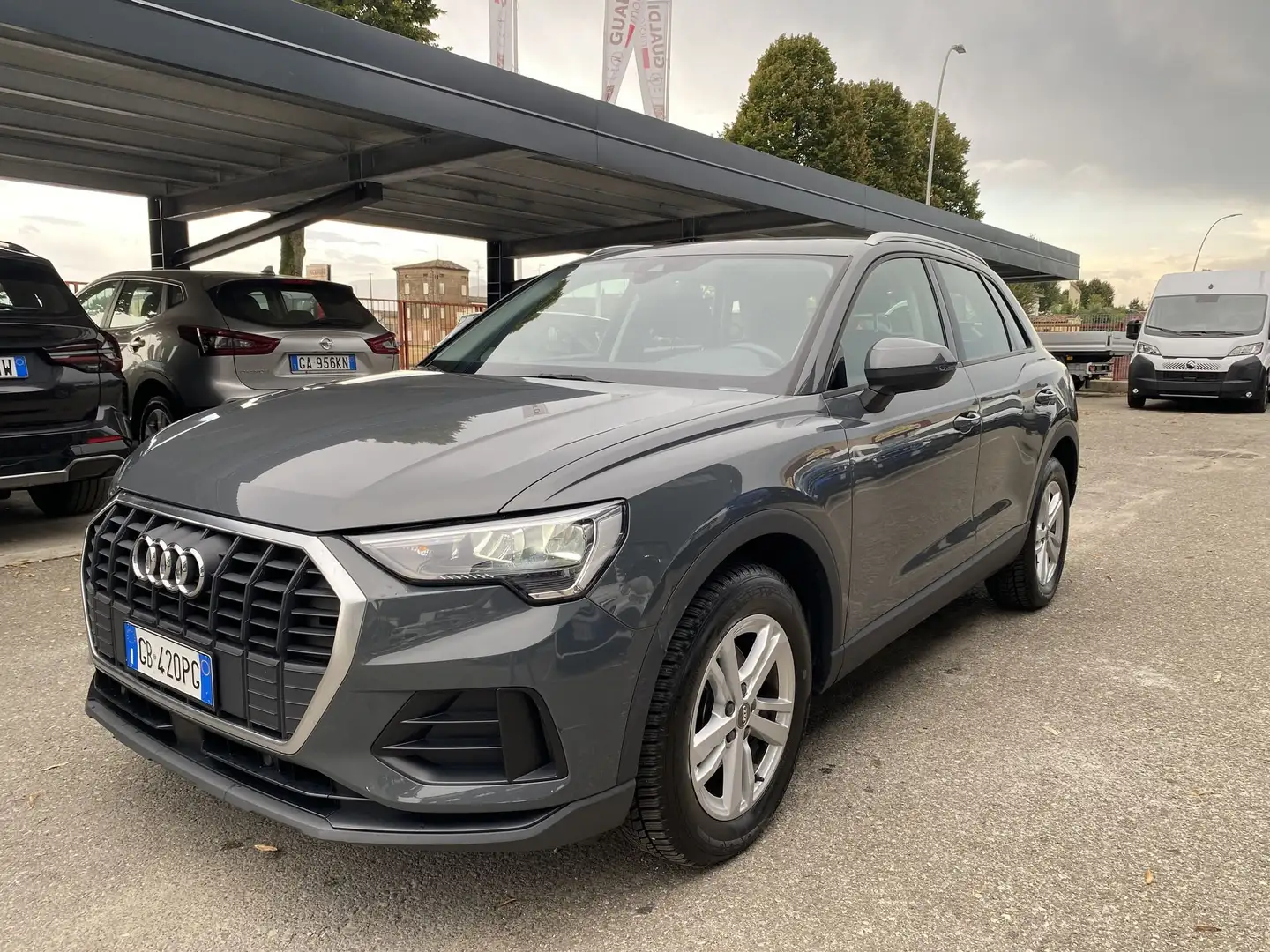 Audi Q3 Q3 SPB 35 TFSI S TRONIC Business Plus Grijs - 1