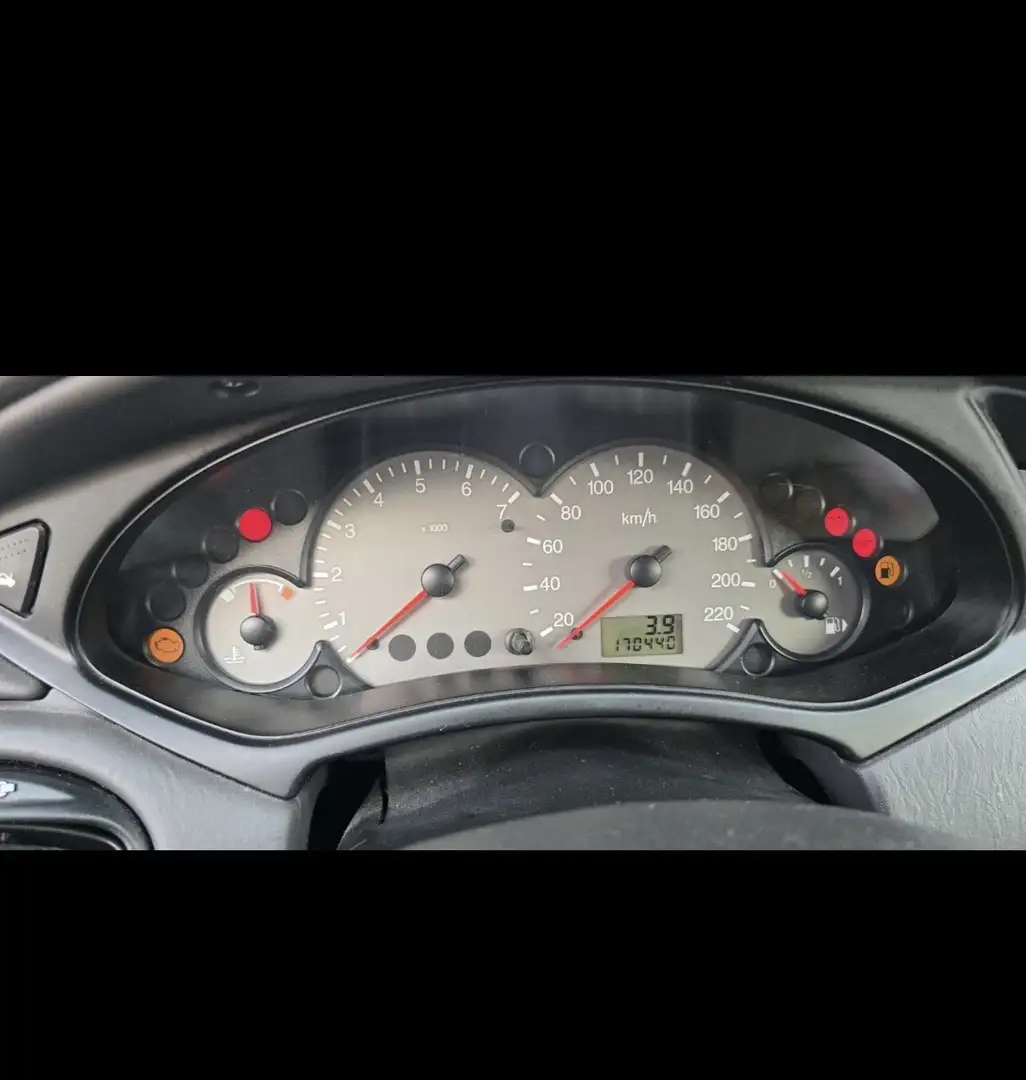 Ford Focus MK1 Hatchback 1.8 16V - 2
