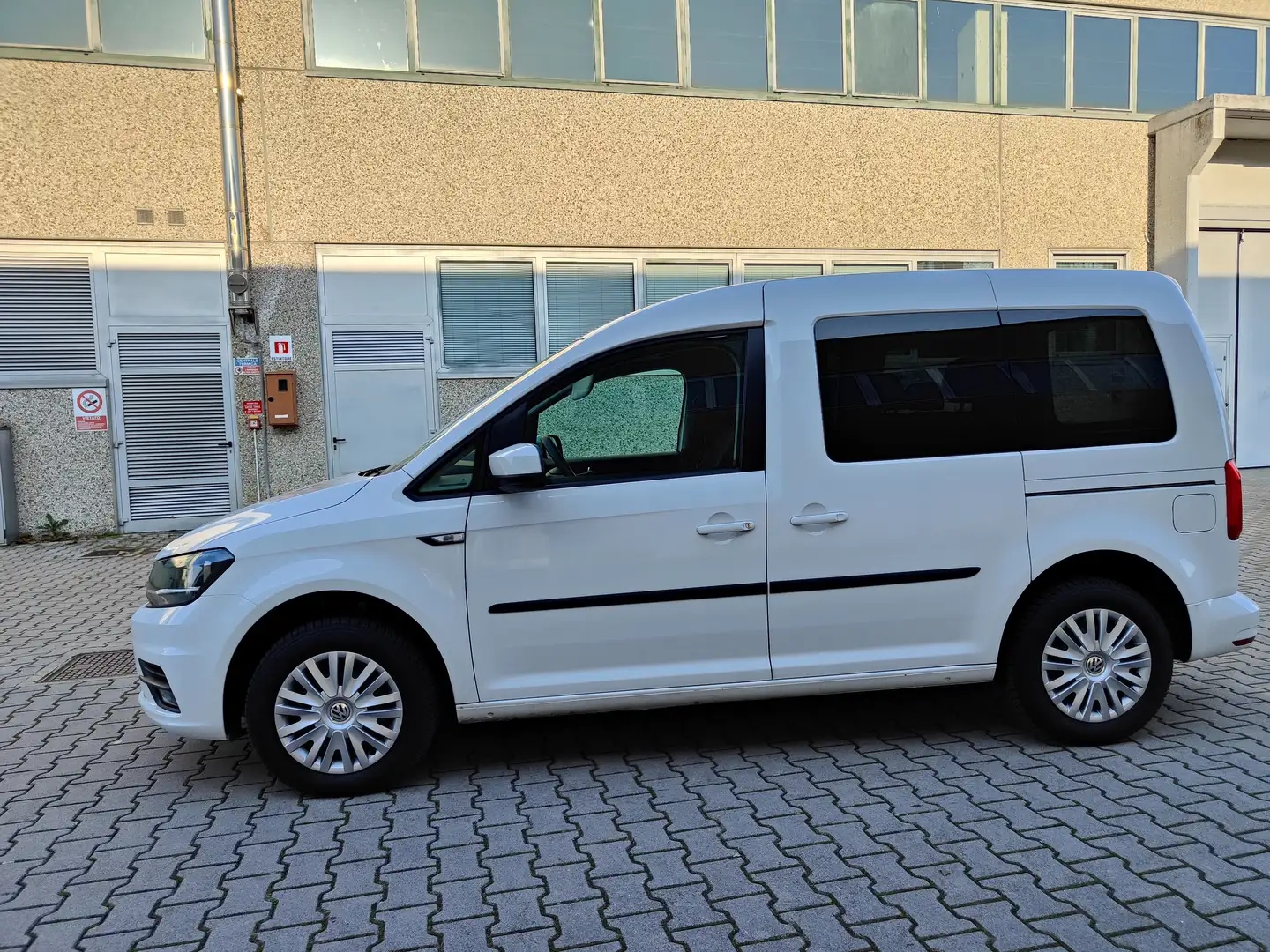 Volkswagen Caddy 2.0 TDI 5 posti Autocarro N1 Weiß - 2