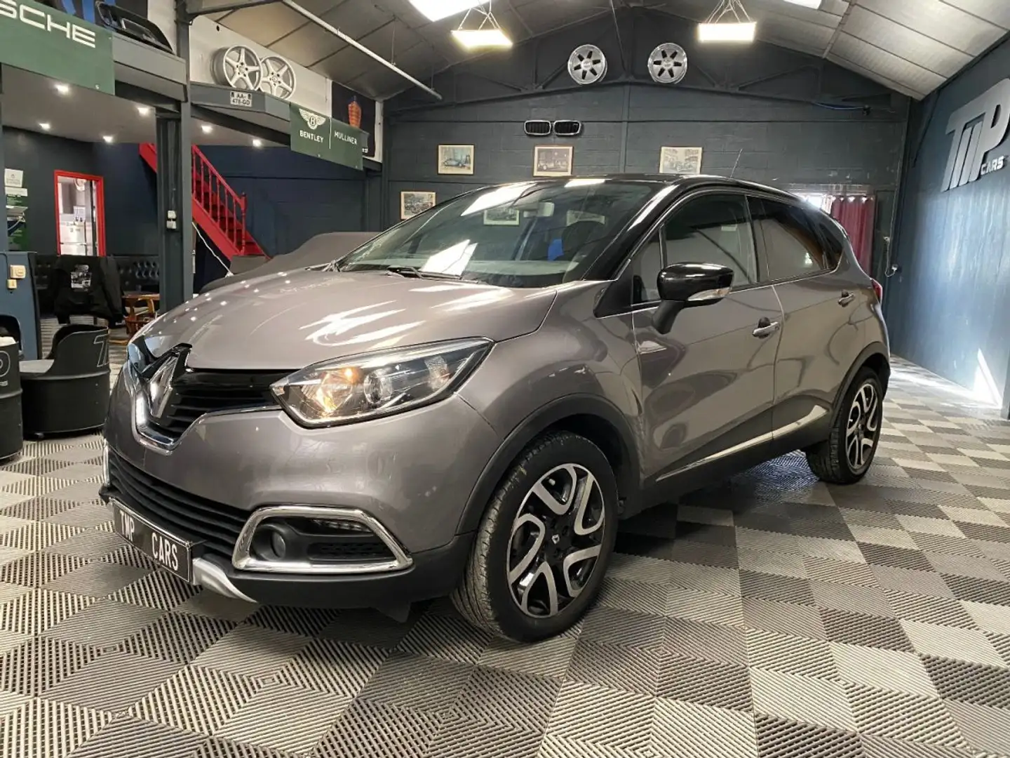 Renault Captur 1.2 TCe 120ch Stop&Start energy Zen EDC Euro6 2016 Grau - 2