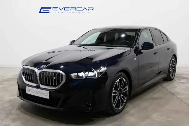 BMW i5 40 M-SPORT ***PANO*VENTILATED SEATS*PRO PACK***
