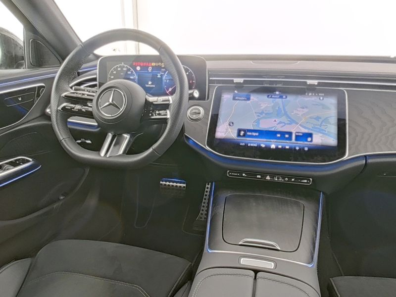 Mercedes-Benz E 220 d T AMG AMG/PANO/AHK/LED/RFK/DIST./ — photo 5