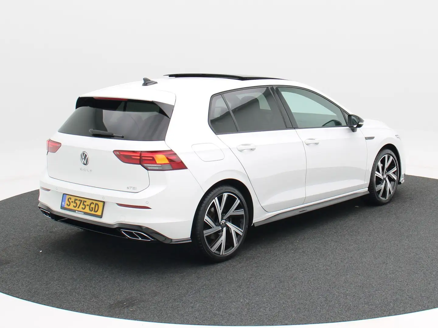 Volkswagen Golf 1.5 eTSi 150 Pk Automaat R-Line Business+ | Panora Wit - 2