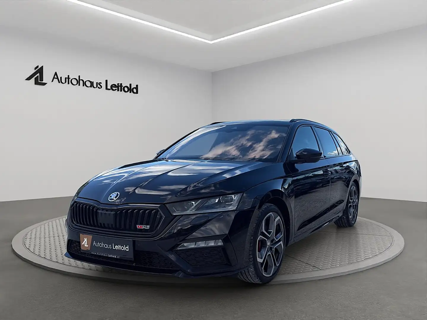 Skoda Octavia Combi 2,0 TDI RS DSG LEDER MATRIX LED CAM AHK C... Schwarz - 1