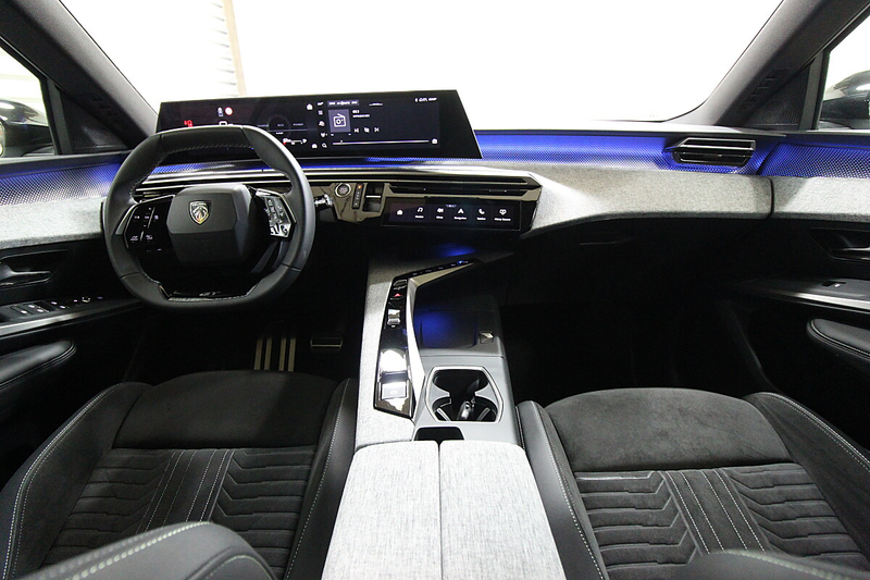 Peugeot 5008 GT Hybrid 136 e-DCS6 Aut. +elektr. Sitze/Alcant... — photo 9