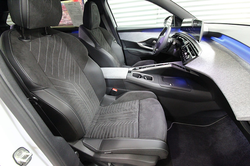 Peugeot 5008 GT Hybrid 136 e-DCS6 Aut. +elektr. Sitze/Alcant... — photo 7