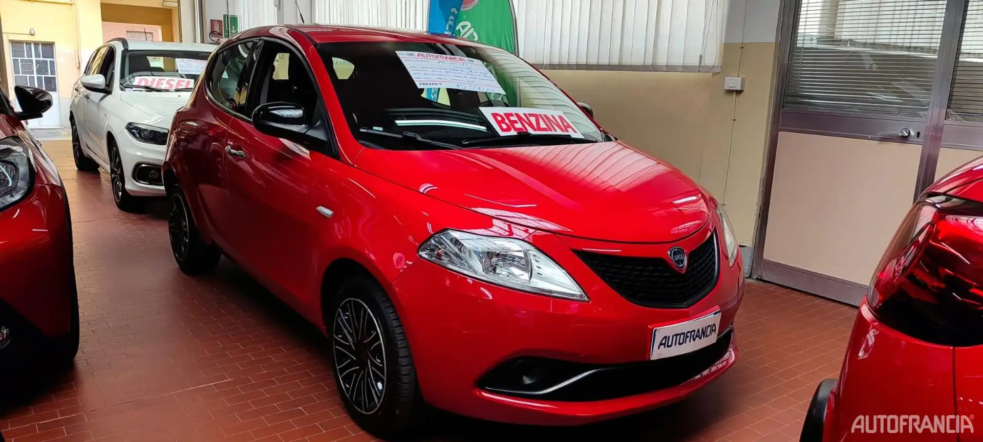 Lancia YPSILON - 1.2 GOLD 69CV Rojo - 2