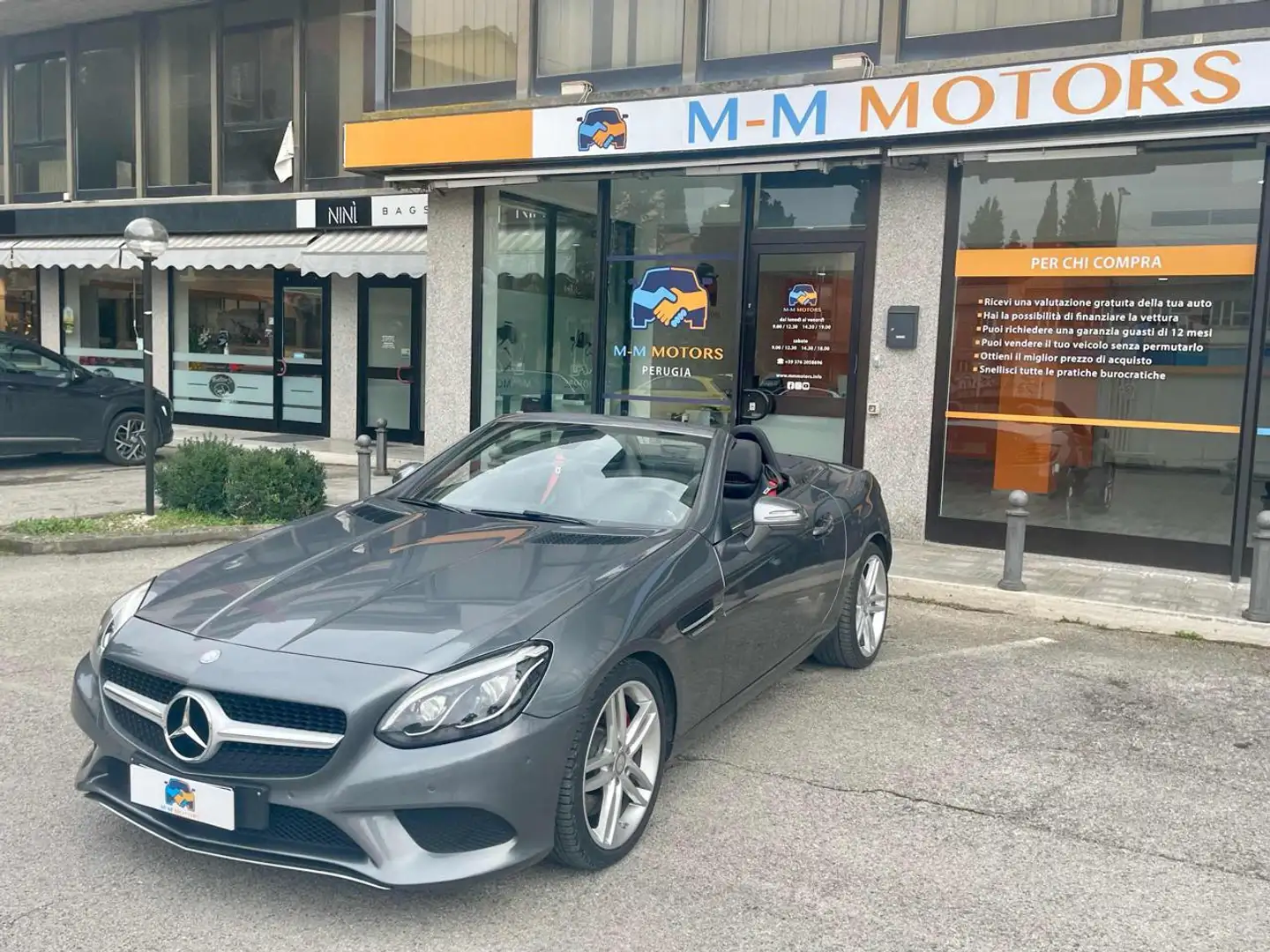 Mercedes-Benz SLC 180 Amg line Gris - 1