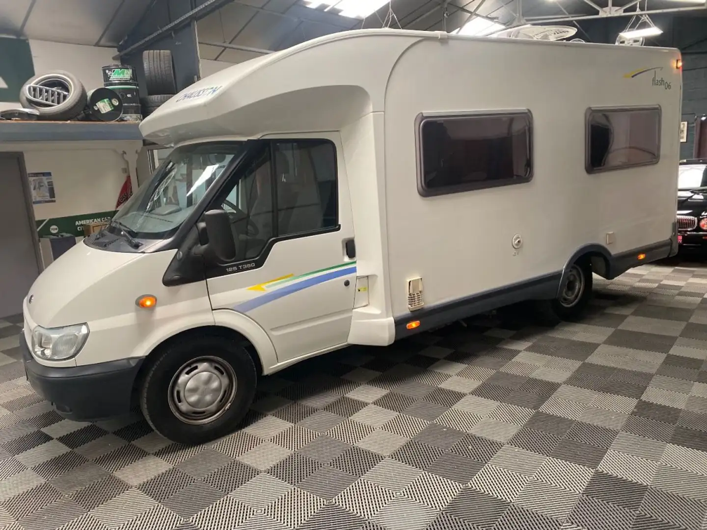 Ford Transit 2.0 TDCI - 16V TURBO 125ch Camping-Car T350 Chauss - 2