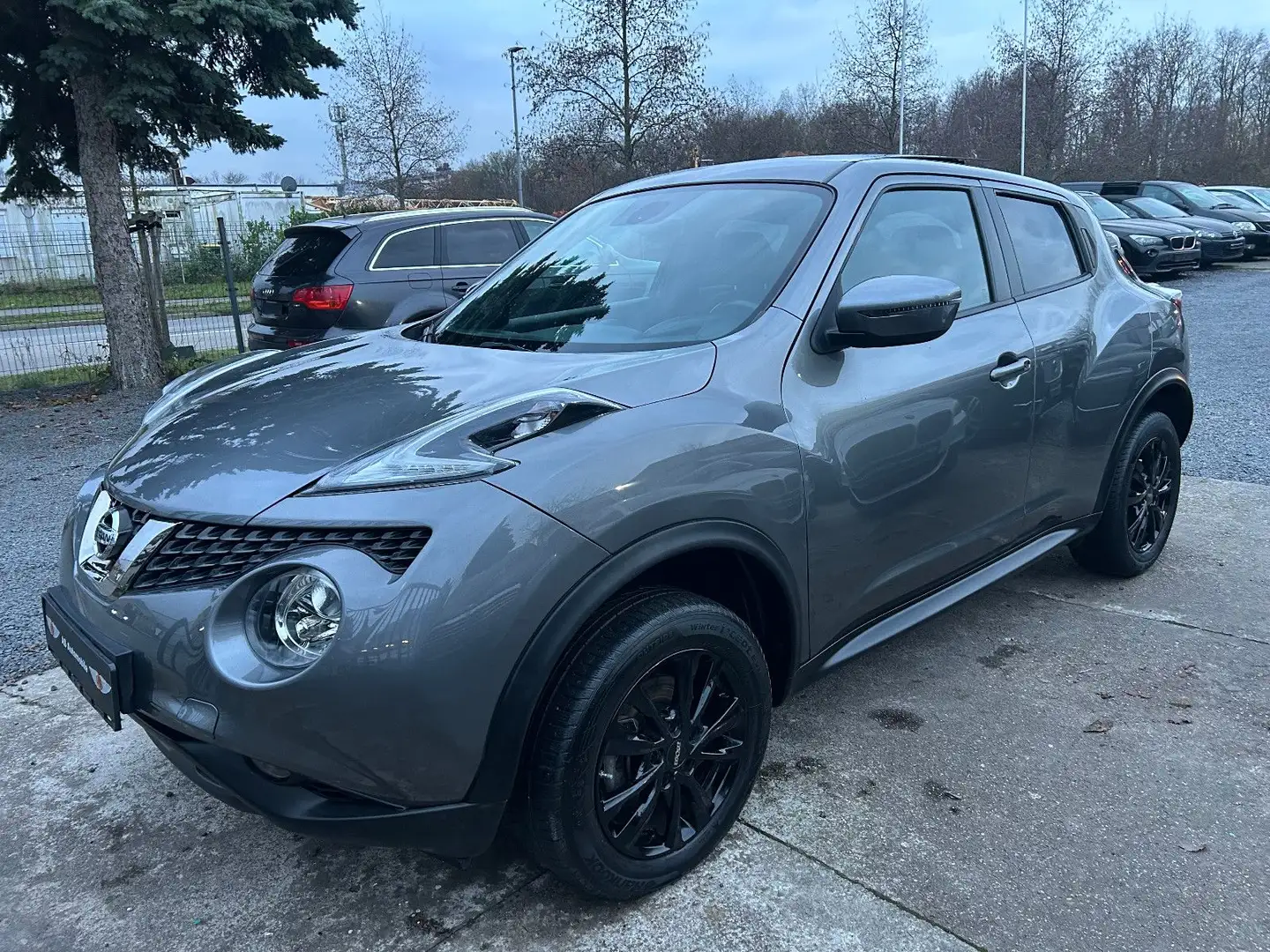 Nissan Juke Visia 1.6 Sport,Leder,Navi,Glasshiebedach Grau - 1