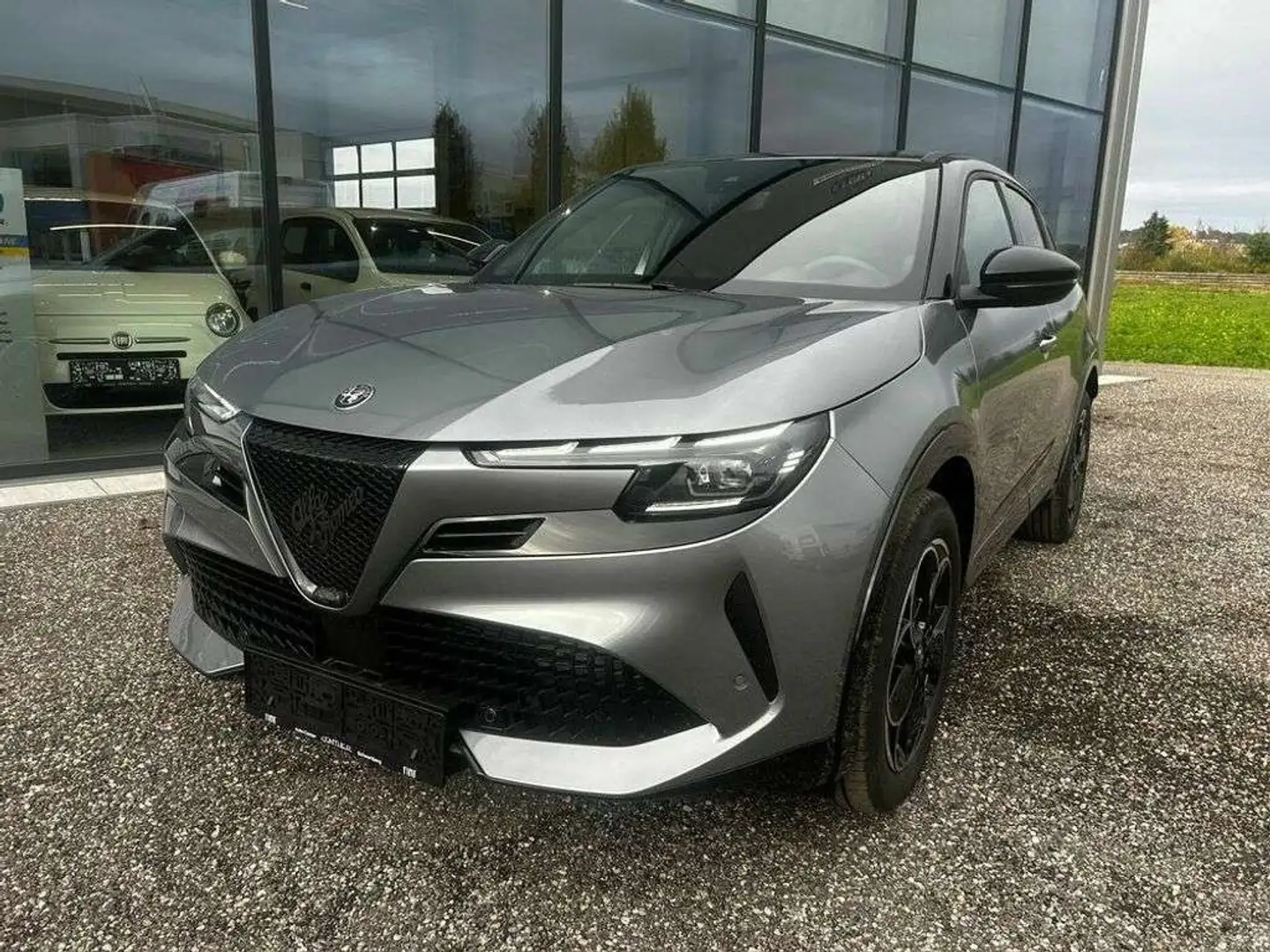 Alfa Romeo Junior Ibrida 1.2 VGT 48V-Hybrid (107kW) Q4 Silber - 1